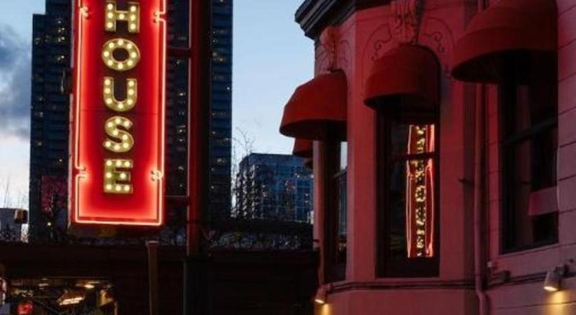 Found Hotel Chicago River North Exterior photo