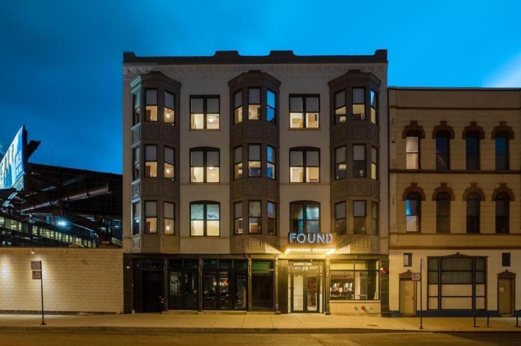 Found Hotel Chicago River North Exterior photo